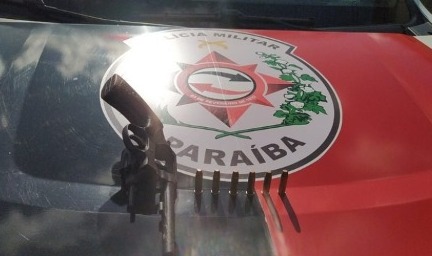 O acusado e o homem que estava em sua companhia foram conduzidos à delegacia de Polícia Civil e apresentados ao delegado para serem adotados os procedimentos necessários (Foto: Reprodução)