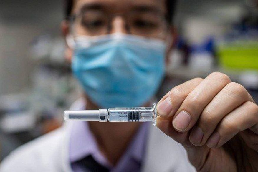 A instituição assinou acordo com a companhia chinesa que inclui, além dos testes, a transferência de tecnologia para a produção da vacina no Brasil, caso se mostre eficaz. (Foto: Reprodução).