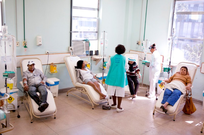 Pacientes em tratamento quimioterápico em hospital do Rio de Janeiro - Rogério Reis/Ministério da Saúde