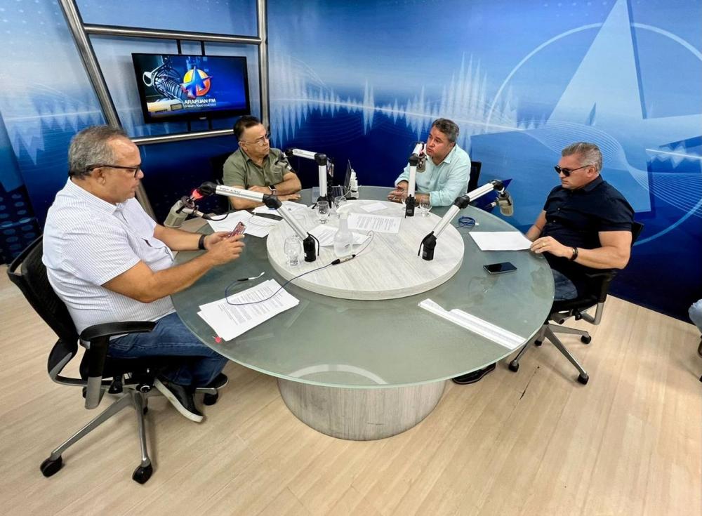 Efraim Filho na Rádio Arapuan (Foto: Divulgação)