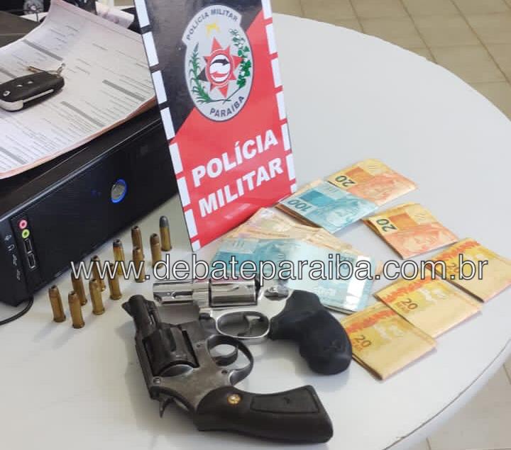 Os indivíduos receberam voz de prisão e foram conduzidos à delegacia de Polícia Civil com as armas apreendidas, para serem realizados os procedimentos que determina a Lei (Foto: Reprodução)