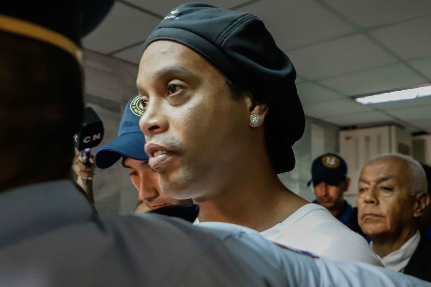 Em abril deste ano, Ronaldinho e seu irmão Assis chegaram ao país para compromissos e negócios. (Foto: Reprodução).