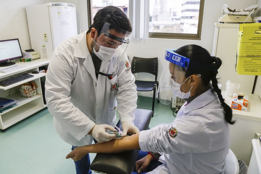Também estabelece que os trabalhadores essenciais deverão ser 