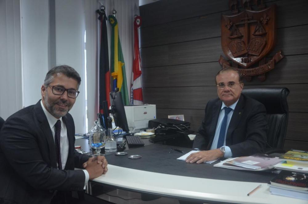 Em reunião com presidente do TJPB, Leonardo Gadelha defende elevação da comarca de Sousa