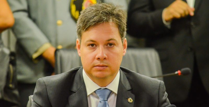 Júnior Araújo avisa que fará denúncia contra Zé Aldemir no Gaeco. (Foto: Reprodução).