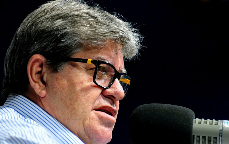 João Azevêdo, veta a “Lei Zabé da Loca” que criava um programa de auxílio emergencial para trabalhadores do setor cultural. (Foto: Reprodução).
