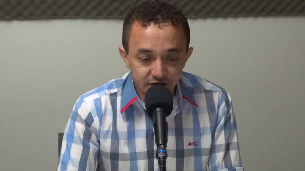 Prefeitura de São Domingos parece um grande pomar de funcionários laranjas, diz Leonardo de Dedé. (Foto: Reprodução).