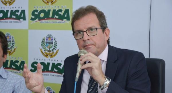 Tyrone quer criar novos cargos e aumentar salários de comissionados. (Foto: TV Diário do Sertão).