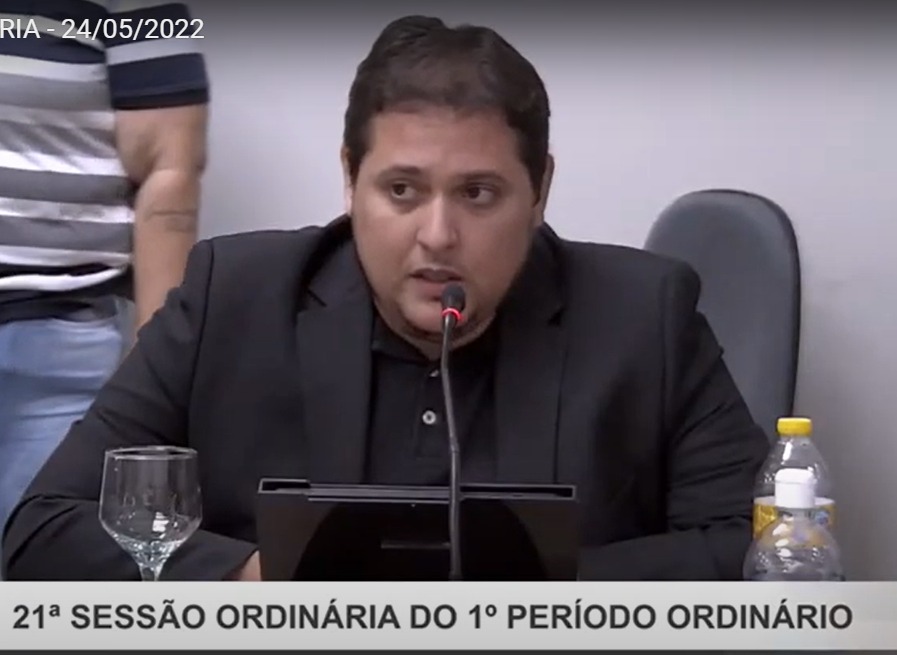 Vereador Novinho de Carlão acusa pré-candidato de perseguição nas repatriações estaduais, em Sousa.