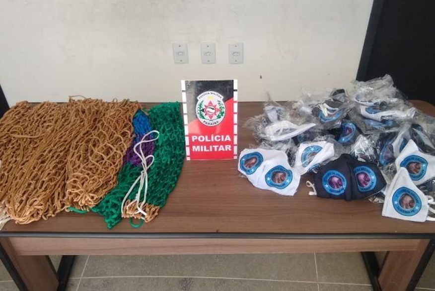 Foram apreendidas redes de captura e máscaras de proteção com a marca do torneio (Foto: Reprodução).