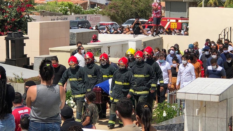 Genival Matias foi enterrado nesta terça-feira (21).