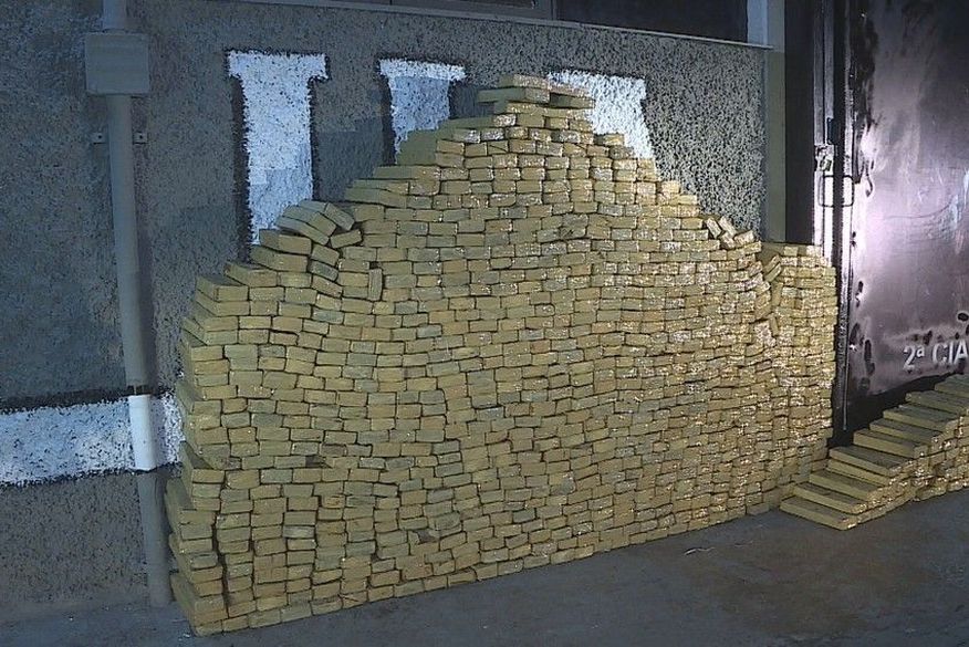 Maconha apreendida pela polícia — (Foto: Reprodução/TV Globo).