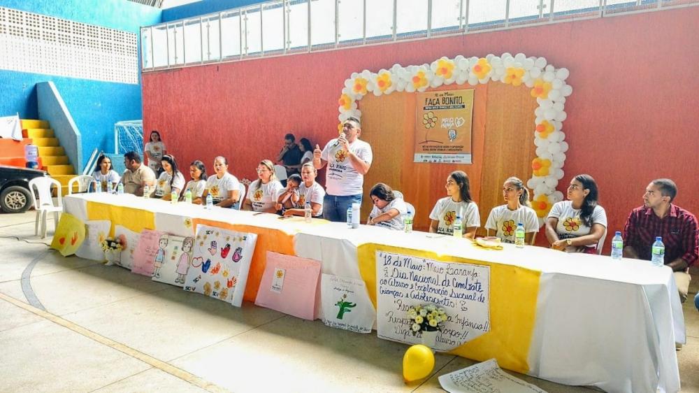 João Neto e demais autoridades de Aparecida em evento 