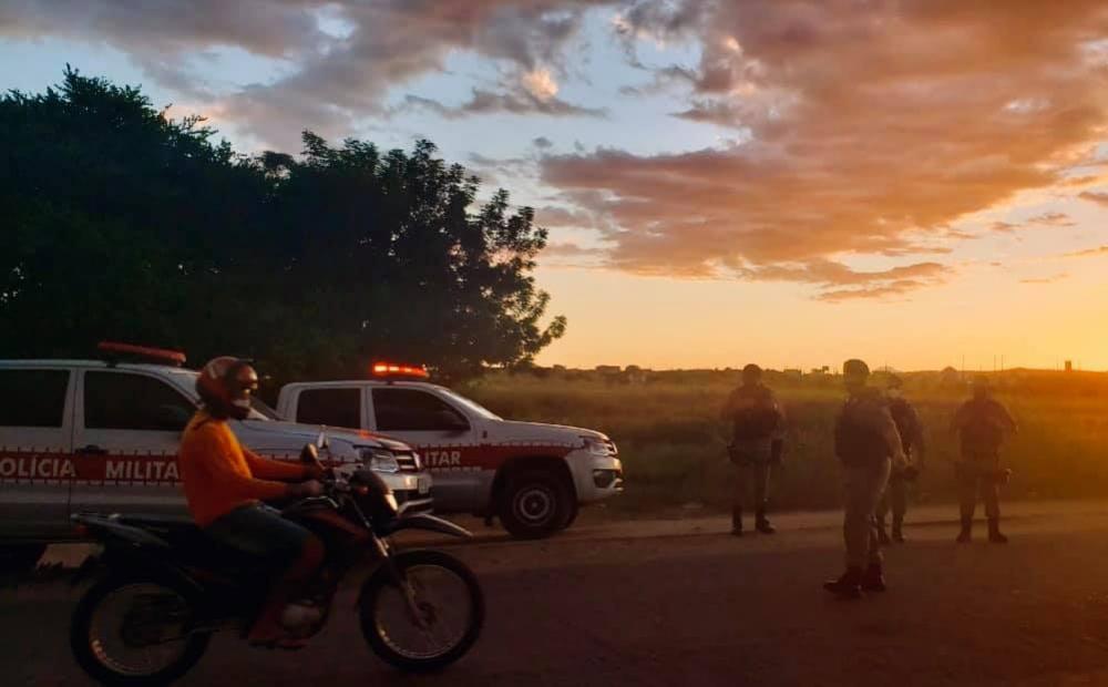 As fiscalizações, buscas por armas, drogas e foragidos da justiça continuarão sendo intensificadas durante todo o final de semana. (Foto: Reprodução).