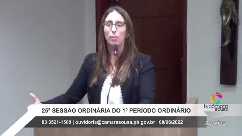 Bruna Veras discursa em tribuna (Foto: Reprodução/TV Câmara Sousa/You Tube)
