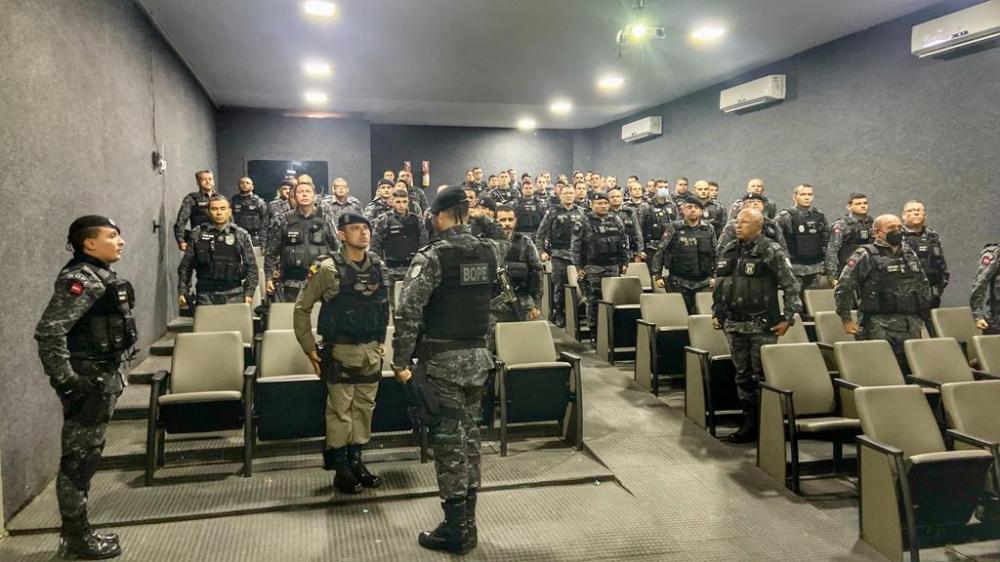 Na ocasião, o Tenente Coronel Esaú de Lucena foi homenageado pelo período que comandou a 6ª Companhia (Foto: Reprodução)