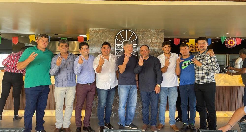 Encontro de lideranças políticas com o deputado federal Wellington Roberto (Foto: Divulgação)