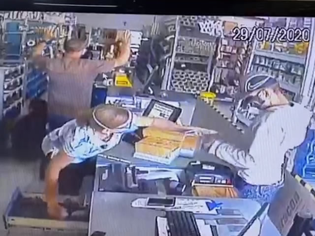 Imagem do momento do assalto em Cajazeiras. (Foto - Reprodução).