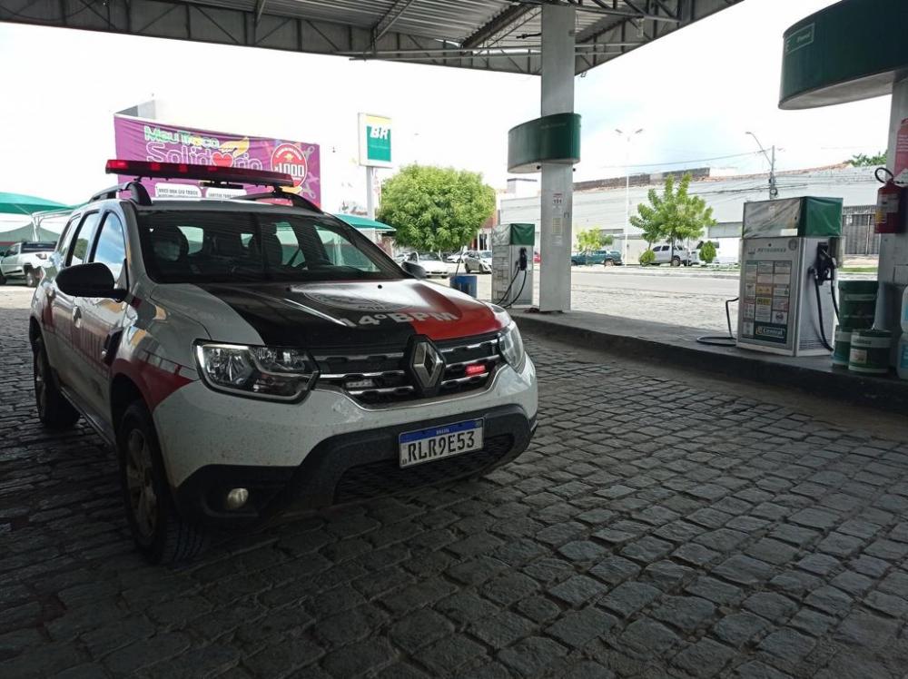 No delito praticado foi subtraído uma quantia em dinheiro de cerca de 395 reais, e em seguida foragiram sentido a cidade de Paulista (Foto: Reprodução)