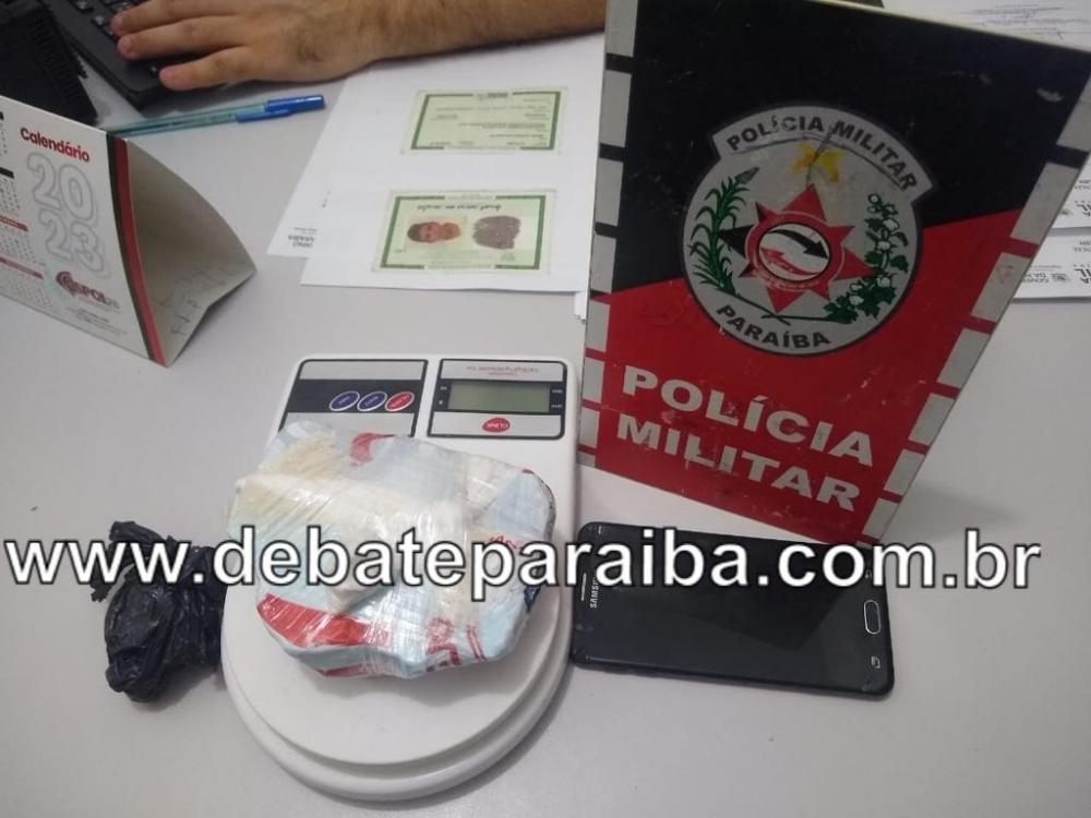 O indivíduo recebeu voz de prisão e foi levado à delegacia de Polícia Civil com o material apreendido, para serem adotados os procedimentos necessários ao caso (Foto: Reprodução)