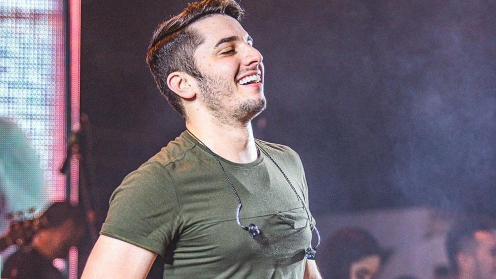 Festa de comemoração dos 59 anos de emancipação política de Lastro tem show de Jonas Esticado em praça pública