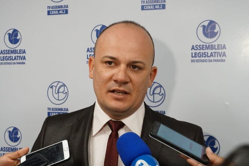 Cabo Gilberto Silva cobra redução de ICMS sobre combustíveis na PB. (Foto: Reprodução).