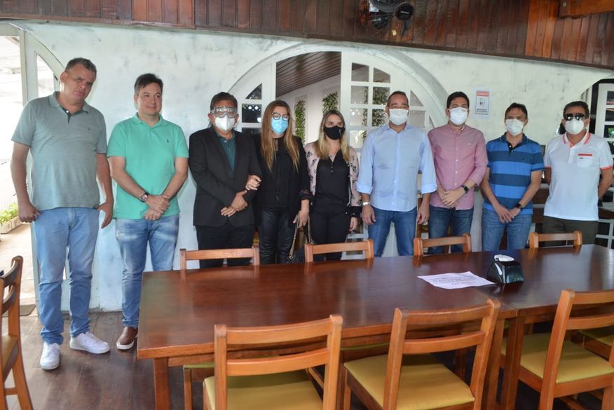 Eliane Galdino, Adriano Galdino, Luis Tibé participam de reunião que dá pose a Eliane Galdino à presidência do Avante na Paraíba. (Foto: Divulgação).