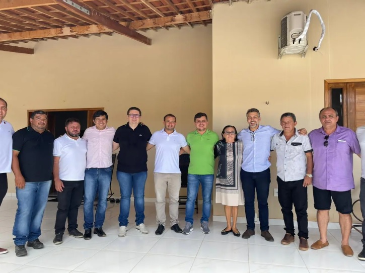 Com dobradinha com o pré-candidato Gilbertinho, Leonardo Gadelha recebe apoio da prefeita de Lagoa