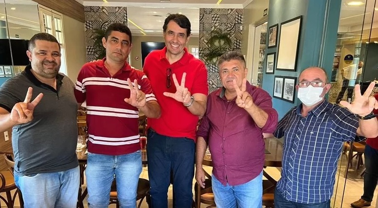 André Gadelha recebe apoio importante em Monte Horebe. (Foto: Reprodução).