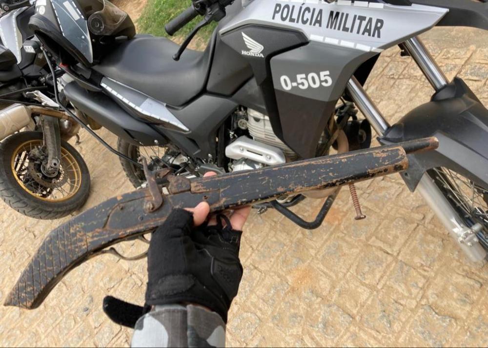 Os militares realizaram uma intensa negociação, porém ele não atendeu e saiu do interior do imóvel bastante agressivo (Foto: Reprodução)