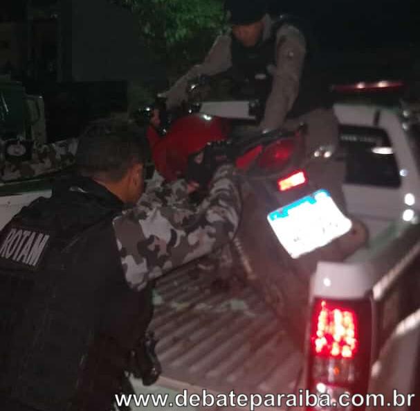 A moto foi rebocada à delegacia de Polícia Civil, e após serem feitos os procedimentos necessários foi devolvida ao verdadeiro proprietário (Foto: Reprodução)