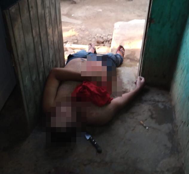 Homem é encontrado morto dentro de residência com perfurações de faca no município de São Francisco; Polícia Civil irá investigar o caso