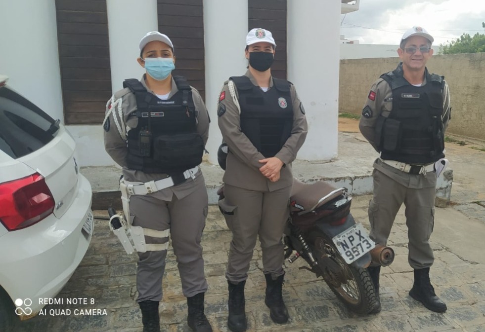 A moto foi rebocada à delegacia de Polícia Civil e após a realização dos procedimentos necessários, foi devolvida ao proprietário legítimo (Foto: Reprodução)