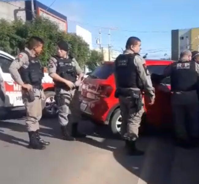 O agressor recebeu voz de prisão e foi conduzido à delegacia de Polícia Civil (Foto: Reprodução Redes Sociais)