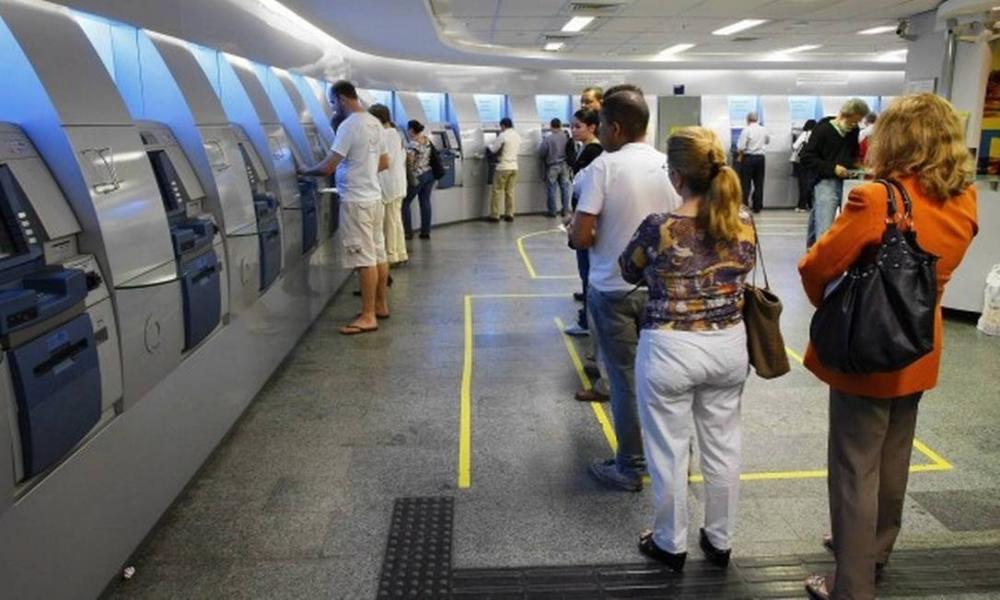 Lei que exige que agências bancárias disponibilizem bebedouros e assentos é sancionada
