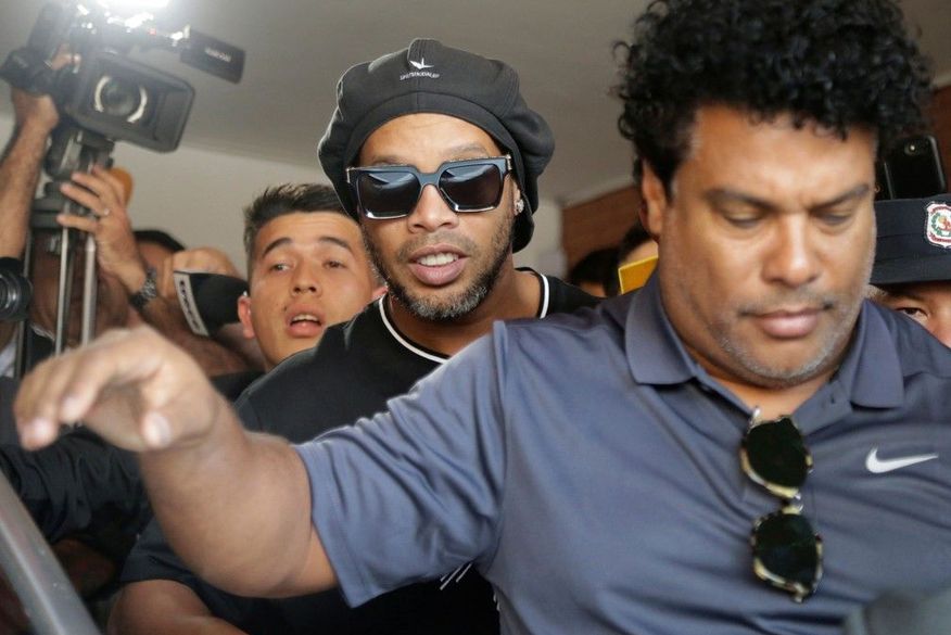 Após o depoimento, a promotoria decidiu usar o “critério de oportunidade”, recurso no Código Penal paraguaio que deixa livre de processo Ronaldinho e seu irmão. (Foto: Reprodução).