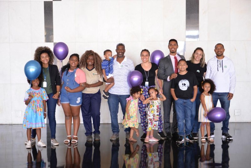 Crianças, incluindo Pillar Fernandes participaram da ação 'Crianças Negras no Senado' - Agência Senado