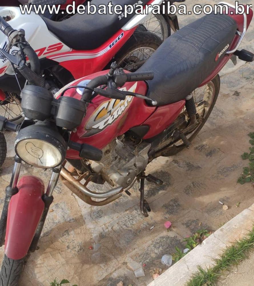 Após os procedimentos administrativos, a moto foi devolvida ao proprietário legítimo (Foto: Reprodução)