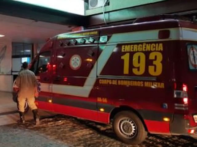 O policiamento de trânsito foi acionado e esteve no local adotando os procedimentos necessários. (Foto - Reprodução)