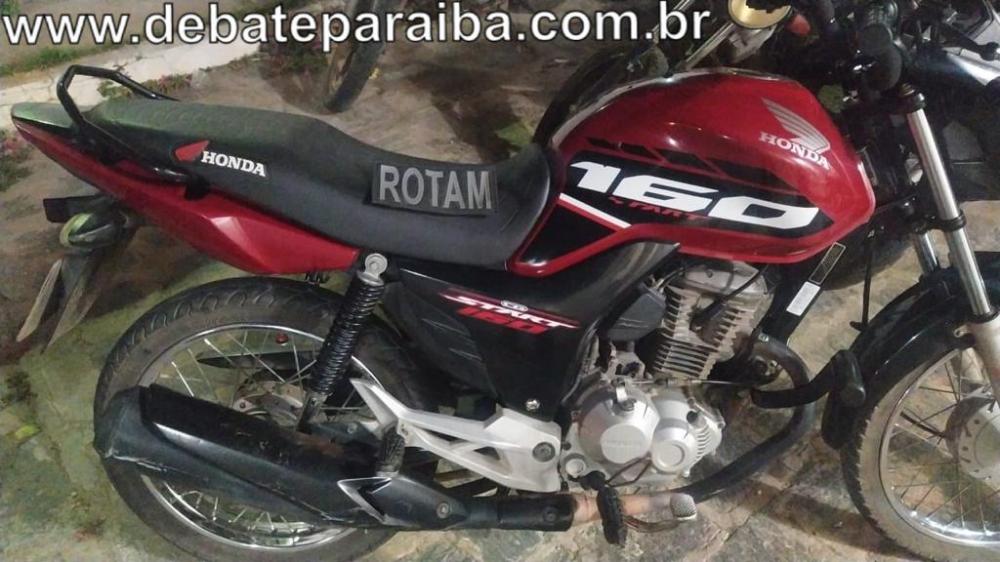O investigado foi preso e conduzido à delegacia de Polícia Civil juntamente com a moto apreendida (Foto: Reprodução)