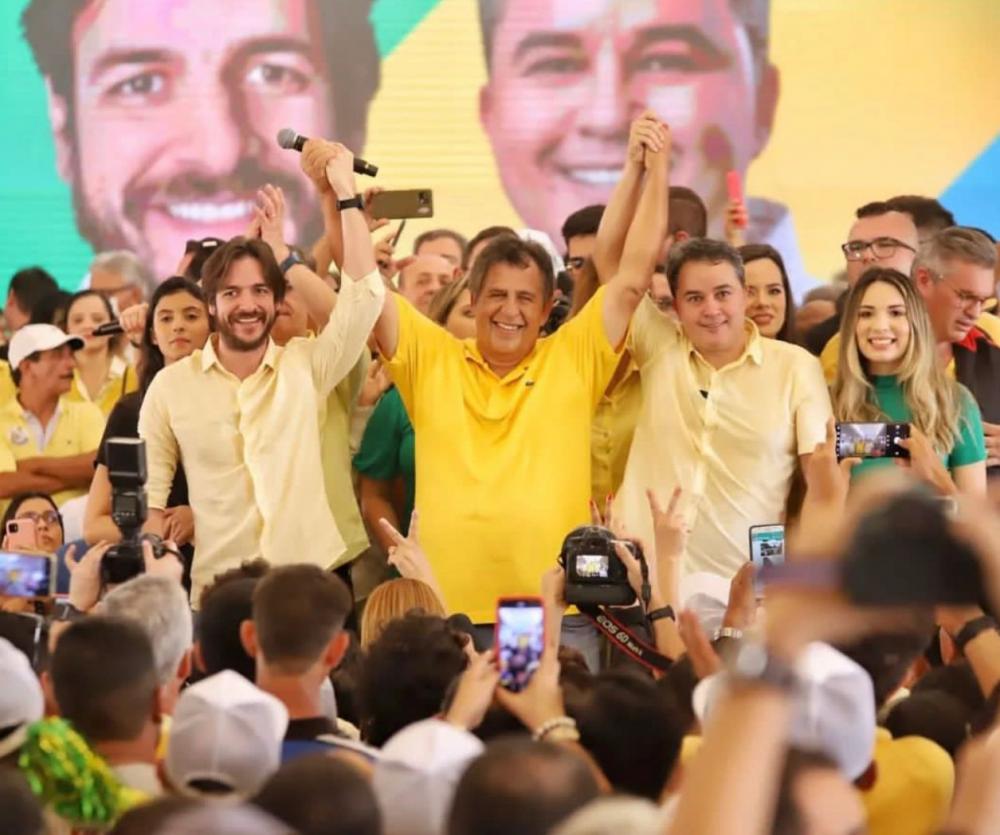 Efraim ao lado de Pedro Cunha Lima e Domiciano Cabral (Foto: Divulgação)
