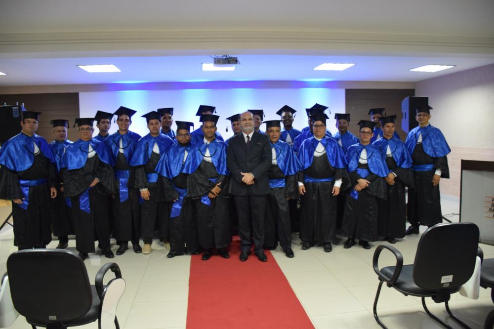 A instituição realizou a cerimônia de colação de grau das turmas 2021.2 e 2022.1, onde 23 alunos receberam seus diplomas. (Foto: Divulgação).