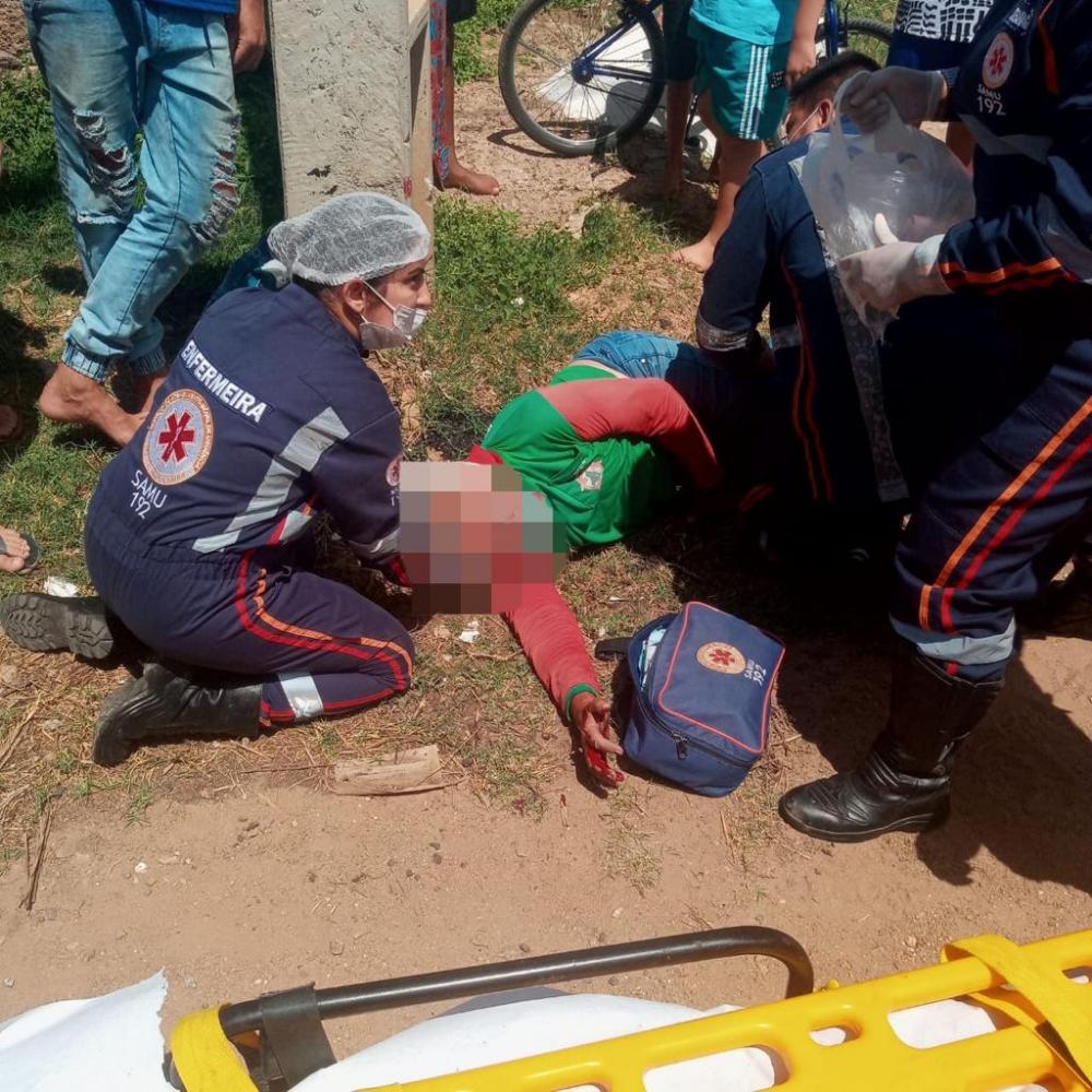 Vídeo: Acidente entre carro e moto deixa mototaxista ferido no município de Sousa