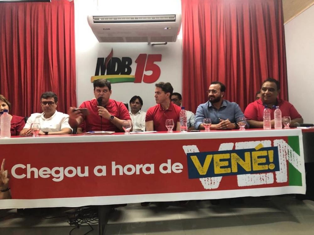 Deputado Taciano Diniz e vários prefeitos da região declarando apoio a candidatura de Veneziano (Foto: Divulgação)