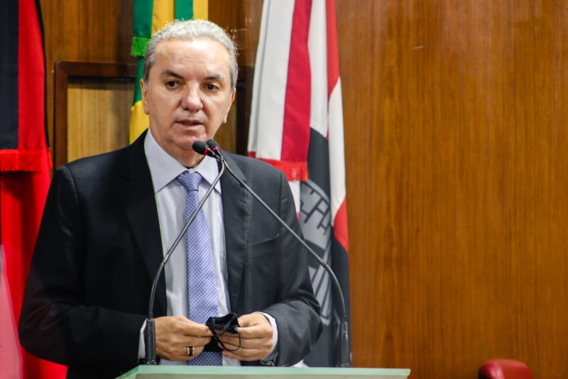 No período que a nora do prefeito esteve nomeada, ela recebeu mais de R$ 170 mil reais, segundo a denúncia. (Foto: Reprodução).