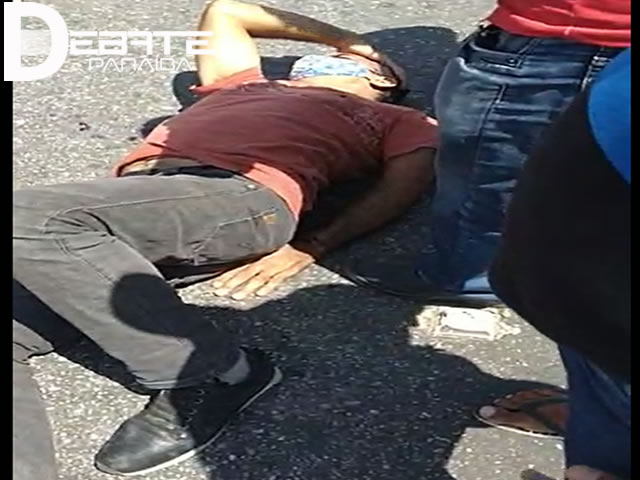 As vítima foram arremessadas ao solo após a colisão. (Foto: Reprodução Redes Sociais).