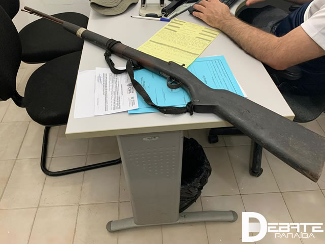 A arma apreendida foi levada à delegacia de Polícia Civil, onde foram adotados os procedimentos necessários que manda a Lei. (Foto: Divulgação PMPB)
