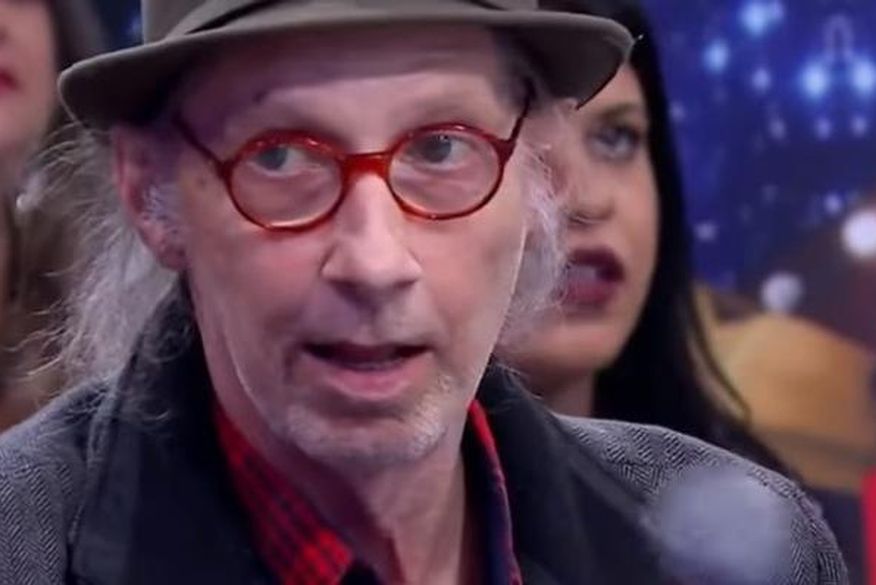 Arnaldo Saccomani, produtor musical conhecido por ter sido jurado de programas como Ídolos e Qual É o Seu Talento, morreu na madrugada desta quinta-feira (Foto: Reprodução).