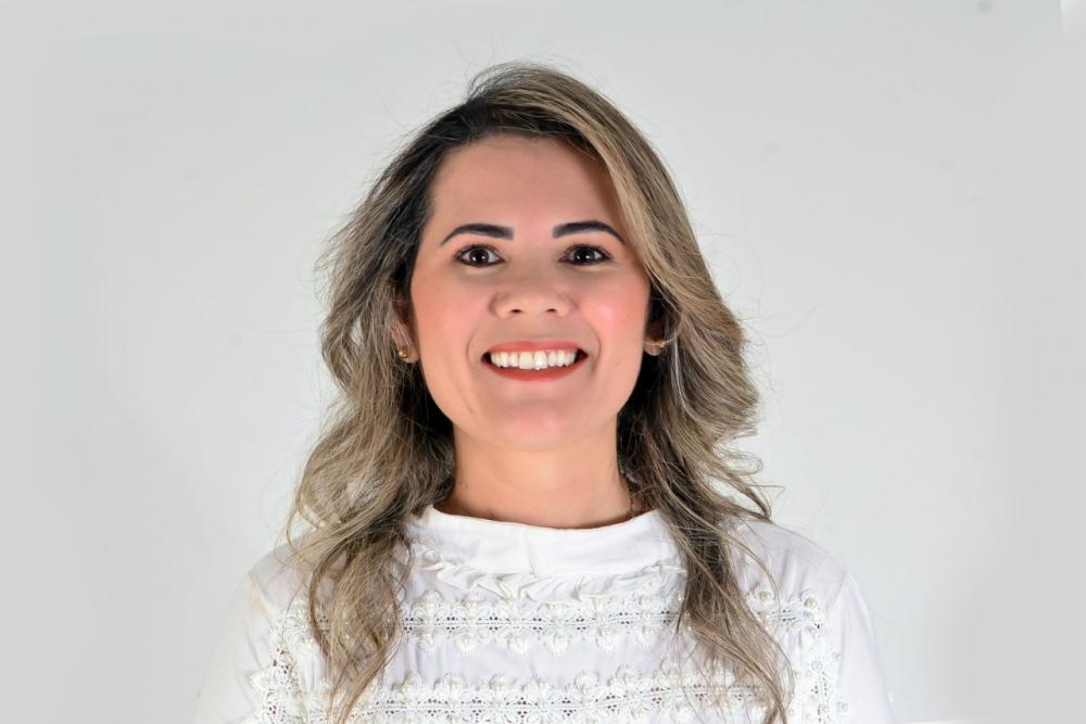 Fisioterapeuta Dra. Dora Lucena - PSDB, pré-candidata a vereadora em Sousa. (Foto: Reprodução).