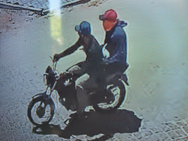 Felizmente nenhuma vítima foi atingida, causando danos apenas no automóvel (Foto: Reprodução)
